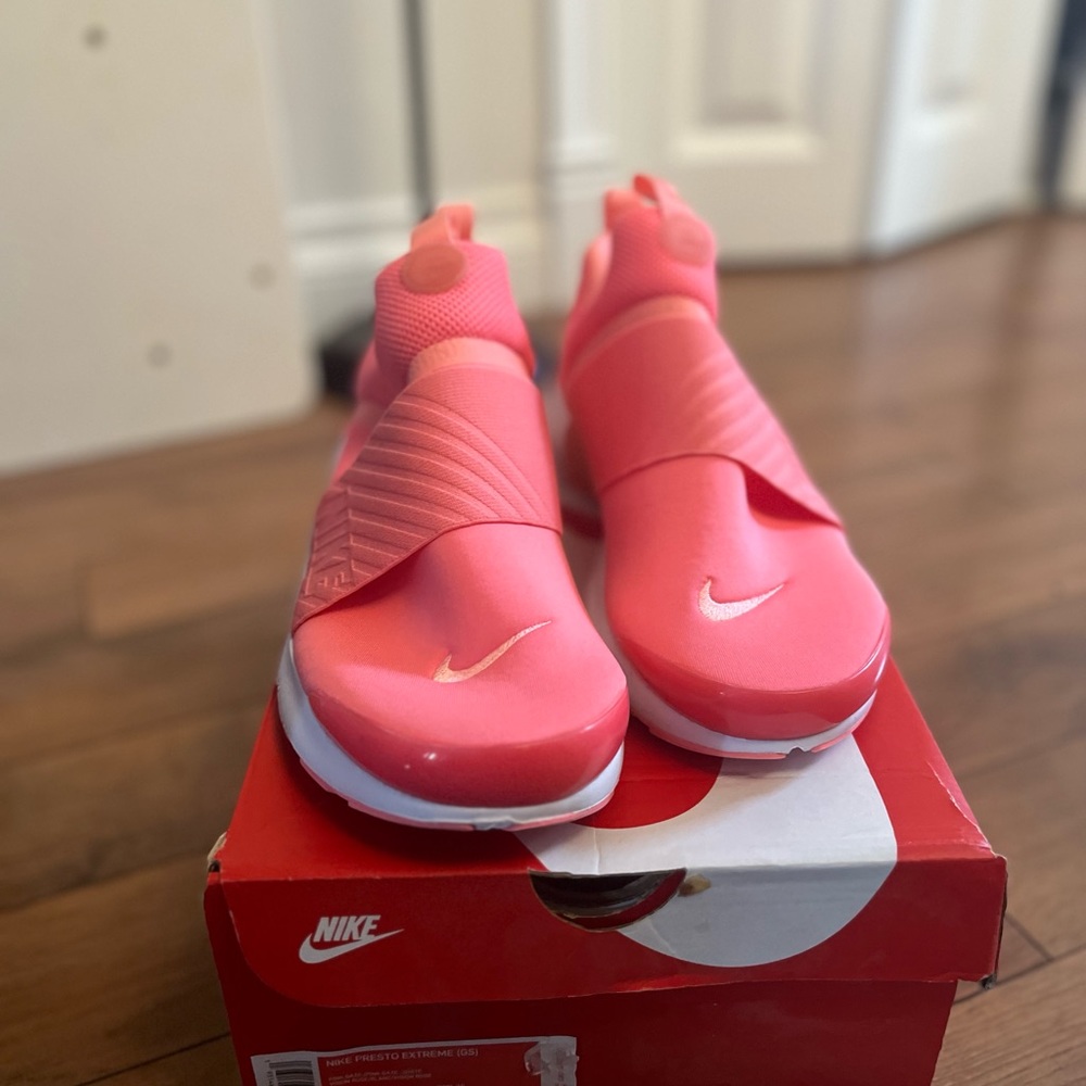BNIB Nike Presto 8.5 womens/ 7Y